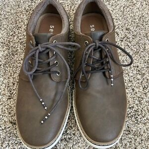 Seven 91 low top casual shoe lace up brown size 8